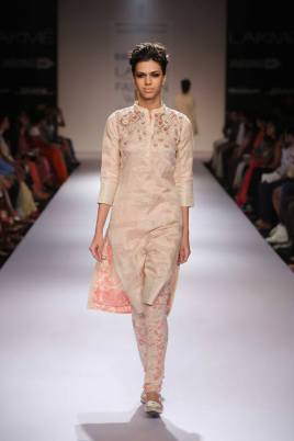 Marg by Soumitra Ivory kurta with mandarin collar and print lining