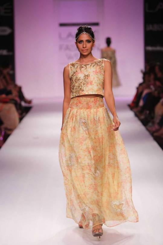Zara Shahjahan pretty floral print on pastel crop top and skirt